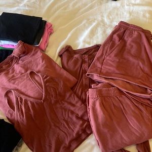 Skatie Lounge set in mulberry